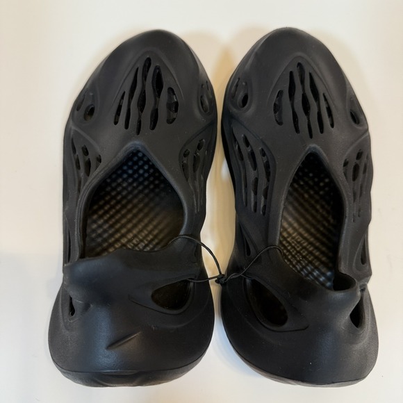 4 Toddler Foam Running Shoes, black New without tag. Unbranded Trendy ~ READ - Picture 5 of 6